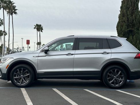 Certified 2022 Volkswagen Tiguan SE w/ Panoramic Sunroof Package image 8