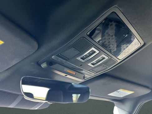 Used 2024 Land Rover Defender 90 X-Dynamic SE image 26