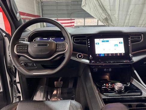 Used 2024 Jeep Wagoneer L Series II w/ Flexible Seating Group image 17