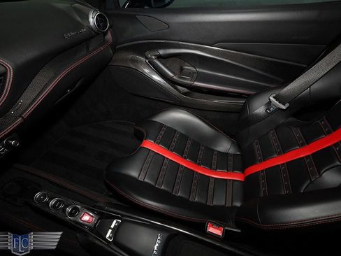 Used 2020 Ferrari F8 Tributo RWD image 22