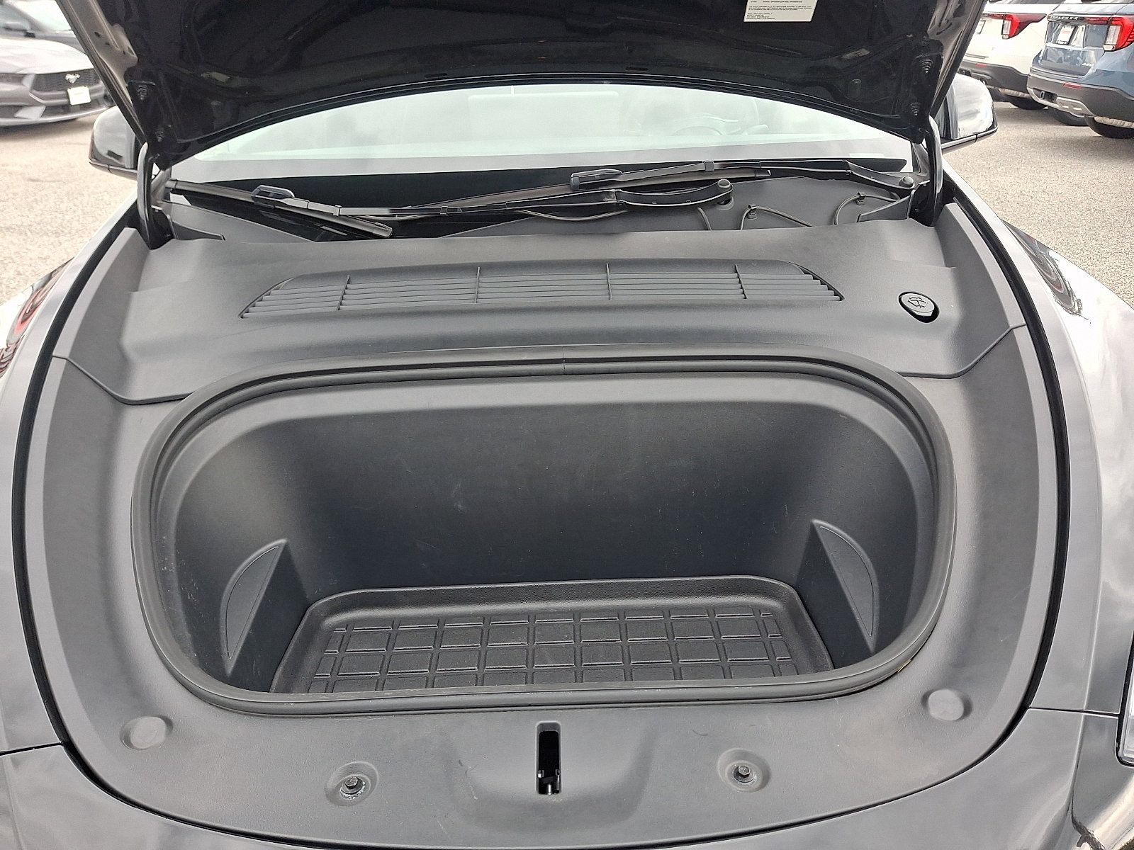 Used 2024 Tesla Model Y Long Range AWD/4WD image 28