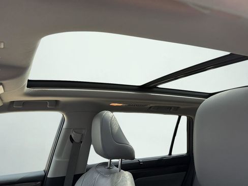 Used 2020 Toyota Highlander Platinum w/ Preferred Accessory Package AWD/4WD image 24