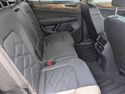 Used 2025 Volkswagen Atlas SE AWD/4WD image 18