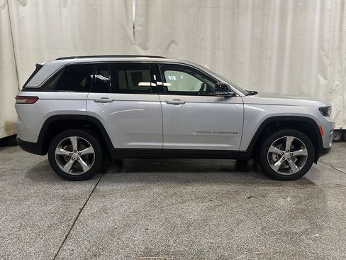 Certified 2022 Jeep Grand Cherokee Limited w/ Trailer Tow Prep Group (B) AWD/4WD image 6