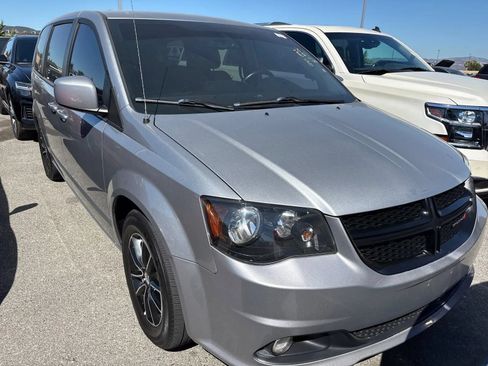 Used 2018 Dodge Grand Caravan SE FWD image 1
