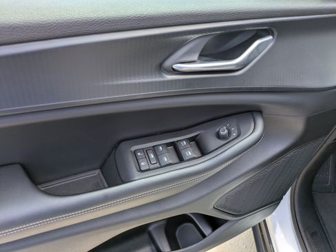 Used 2024 Jeep Grand Cherokee L Laredo image 9