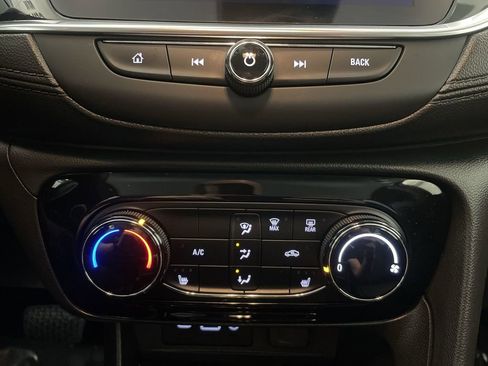 Used 2021 Buick Encore GX Preferred w/ Cold Weather Comfort Package FWD image 11