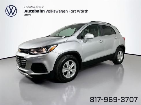 Used 2020 Chevrolet Trax LT w/ LT Convenience Package image 1