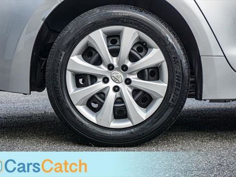 Used 2020 Toyota Corolla LE image 6