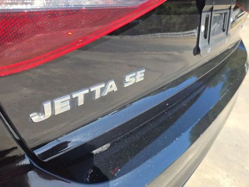 Used 2017 Volkswagen Jetta SE image 11