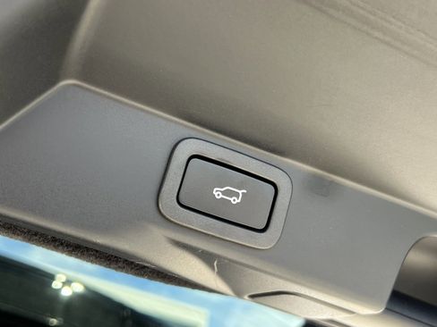 Used 2022 Land Rover Range Rover Sport SVR image 24