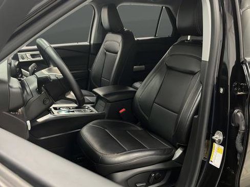 Used 2023 Ford Explorer Limited w/ Hybrid Equipment Group 310A AWD/4WD image 9