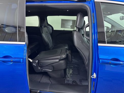New 2026 Chrysler Pacifica Select AWD/4WD image 14