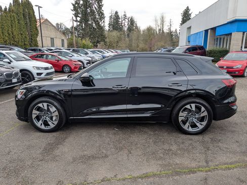 Used 2021 Audi e-tron Premium w/ Convenience Plus Package image 2