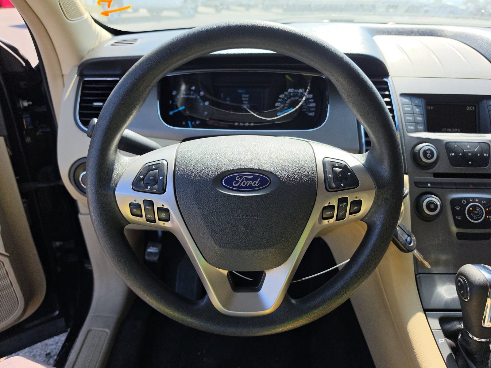 Used 2018 Ford Taurus SE FWD image 8