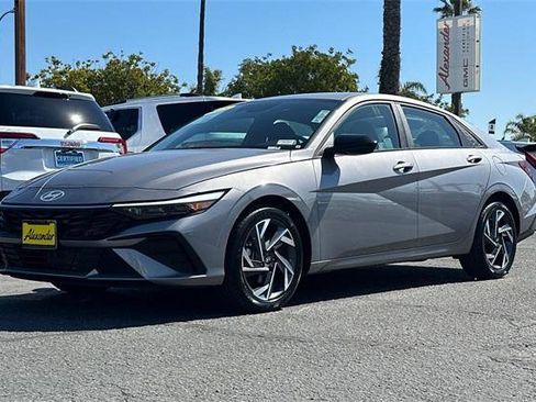 Certified 2025 Hyundai Elantra Sport image 8