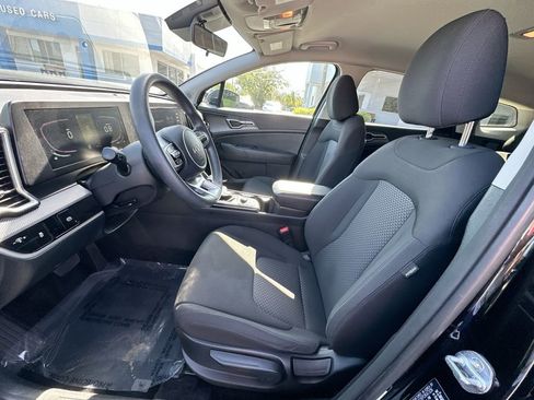 Used 2025 Kia Sportage LX FWD image 19