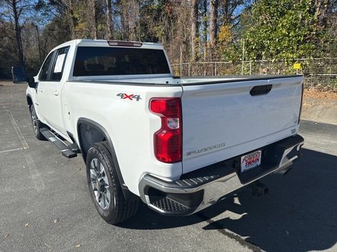 Used 2024 Chevrolet Silverado 2500 LT image 3