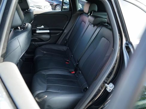 Used 2025 Mercedes-Benz GLA 250 image 8