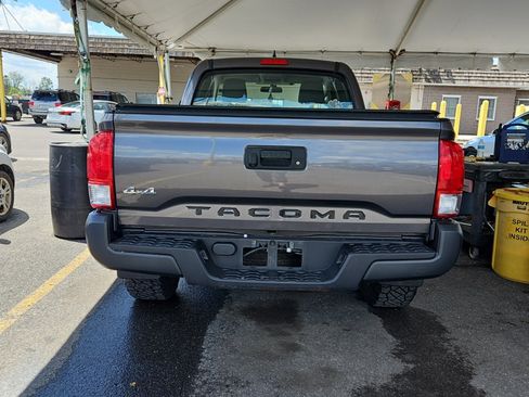 Used 2017 Toyota Tacoma SR AWD/4WD image 7
