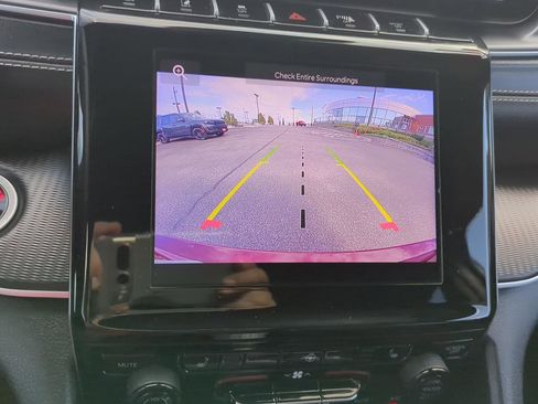 Used 2024 Jeep Grand Cherokee Altitude image 19