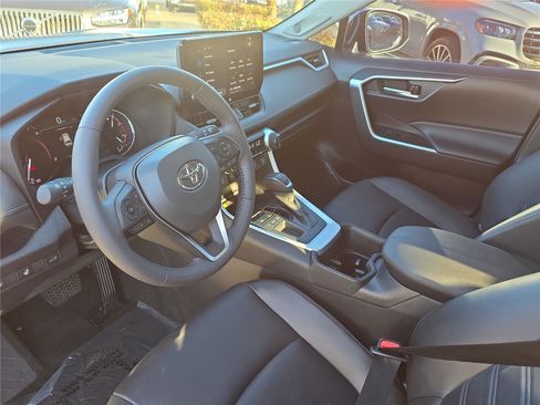Used 2023 Toyota RAV4 XLE Premium image 13