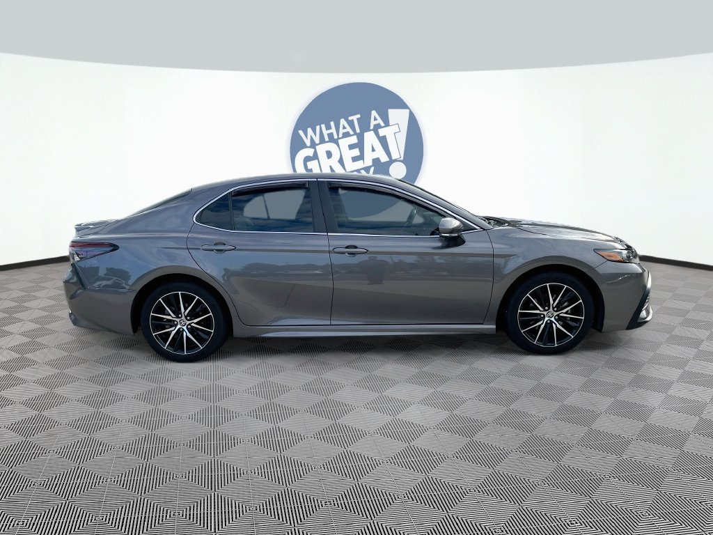 Used 2024 Toyota Camry SE FWD image 4