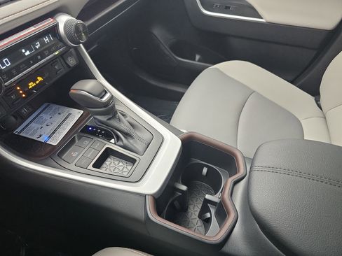 Used 2025 Toyota RAV4 Limited image 25