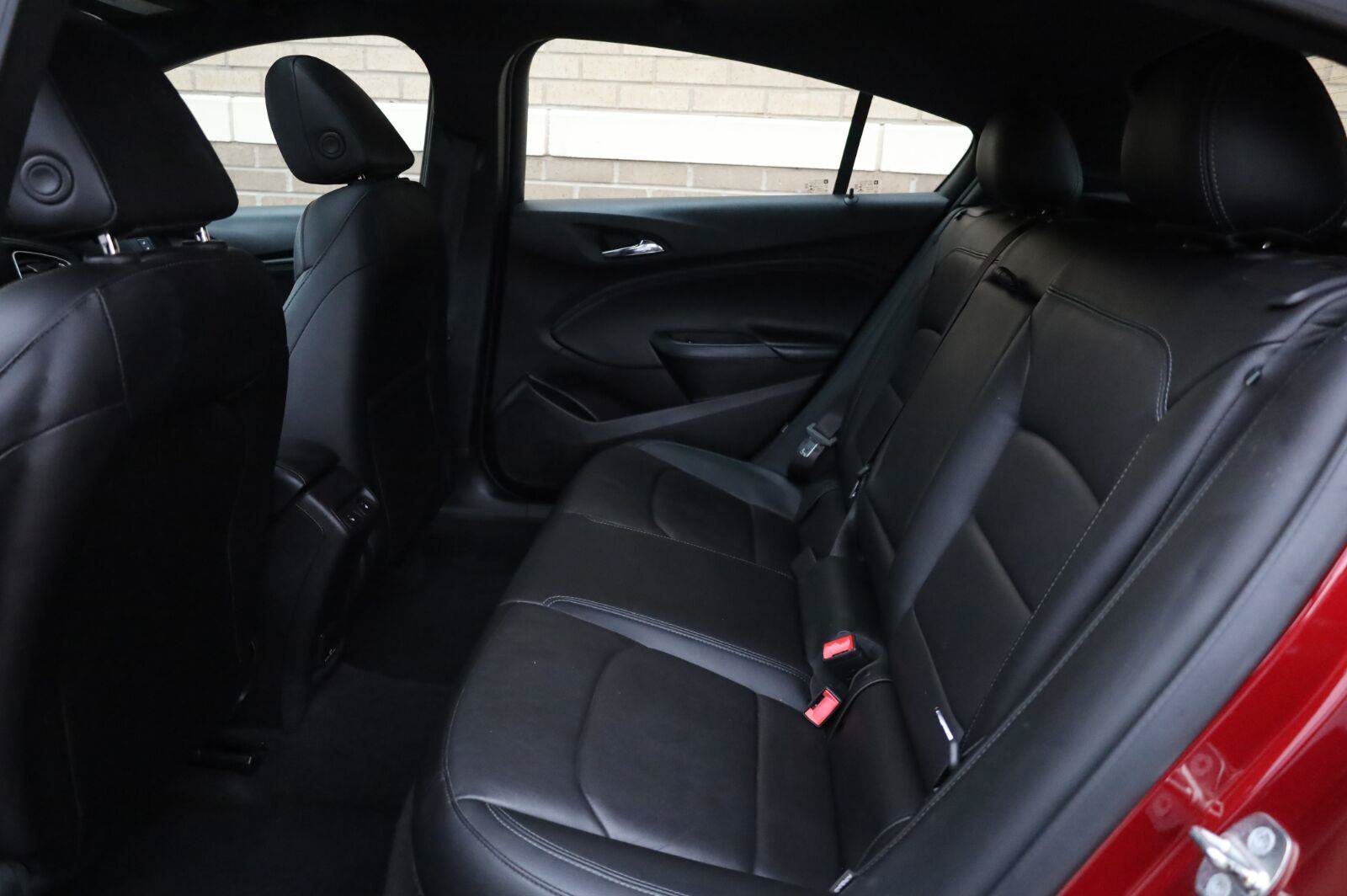 Used 2018 Chevrolet Cruze Premier FWD image 20