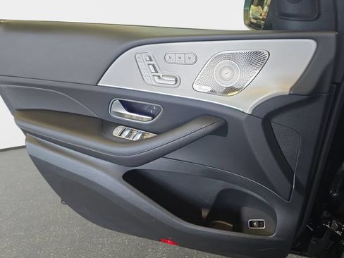 Used 2025 Mercedes-Benz GLS 450 4MATIC image 31