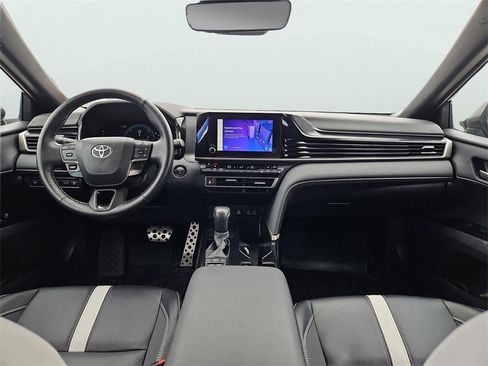 Used 2025 Toyota Camry SE w/ Convenience Package image 11