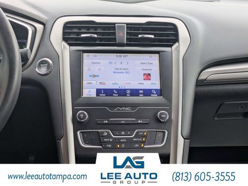 Used 2020 Ford Fusion SE FWD image 16