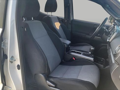 Used 2021 Toyota Tacoma TRD Sport w/ Technology Package RWD image 8