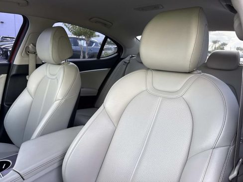 Used 2020 Genesis G70 2.0T RWD image 24