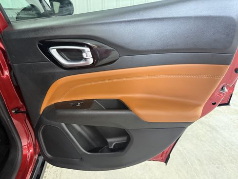 Used 2025 Jeep Compass Limited w/ Elite Group AWD/4WD image 9