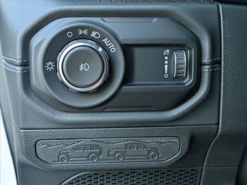 Used 2025 Jeep Wrangler Unlimited Rubicon w/ Safety Group AWD/4WD image 15