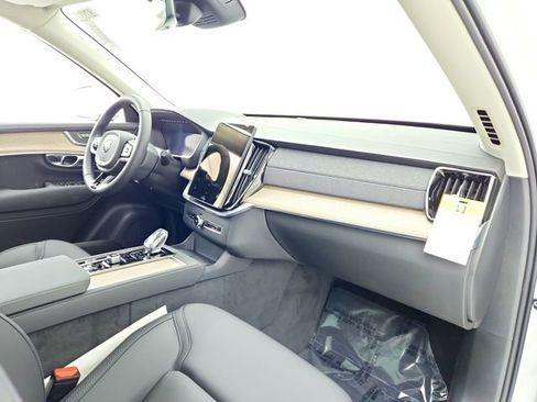 New 2025 Volvo XC90 B6 Core w/ Climate Package image 17