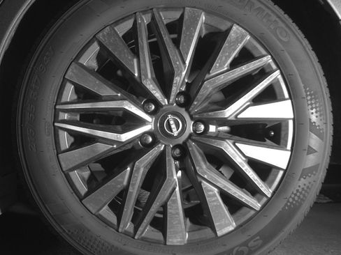 Used 2025 Nissan Altima 2.5 SV image 14