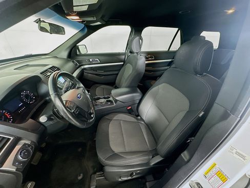 Used 2017 Ford Explorer XLT image 13