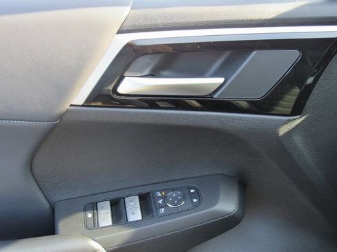 New 2025 Mitsubishi Outlander SE FWD image 12