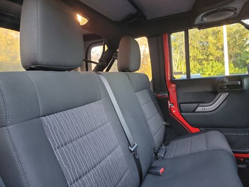 Used 2012 Jeep Wrangler Unlimited Sport image 28