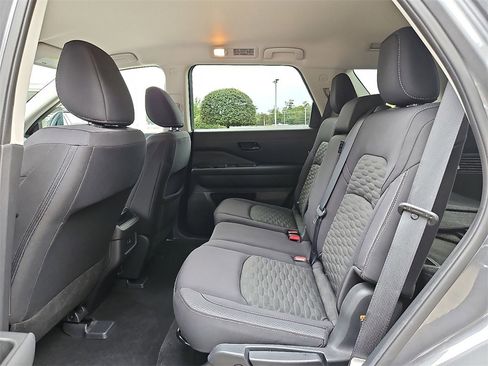 Certified 2023 Nissan Pathfinder S image 12