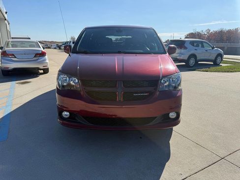 Used 2019 Dodge Grand Caravan GT image 3