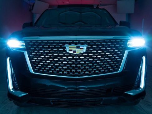 Used 2022 Cadillac Escalade Premium Luxury image 14