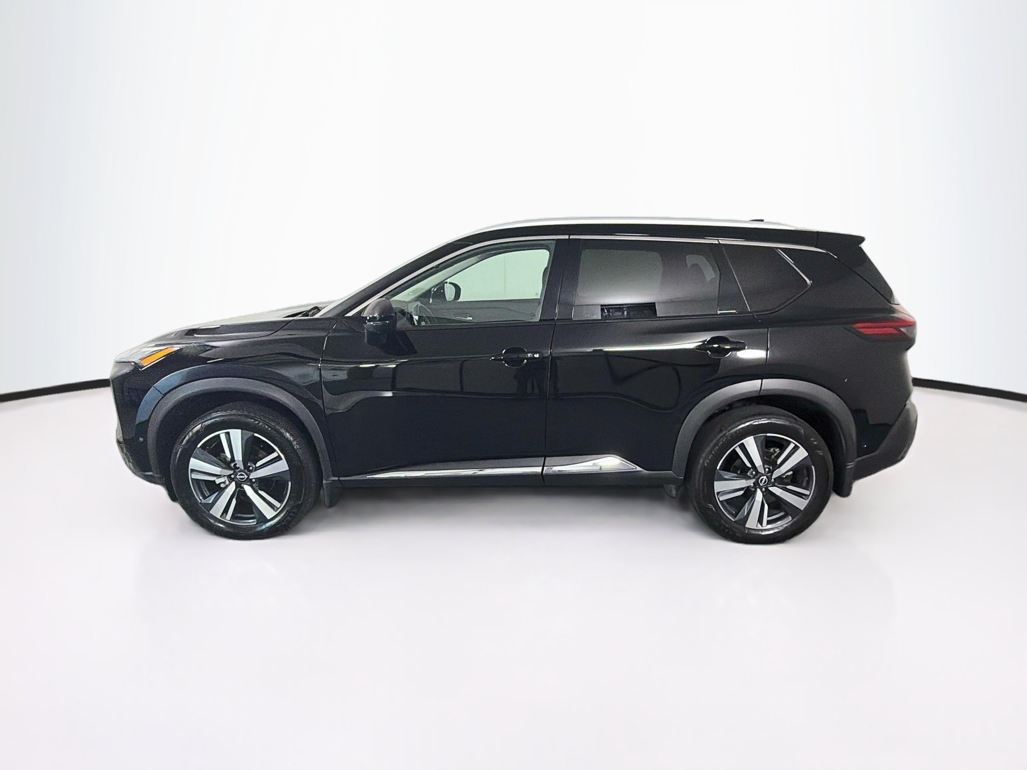 Used 2023 Nissan Rogue SL w/ SL Premium Package FWD image 4