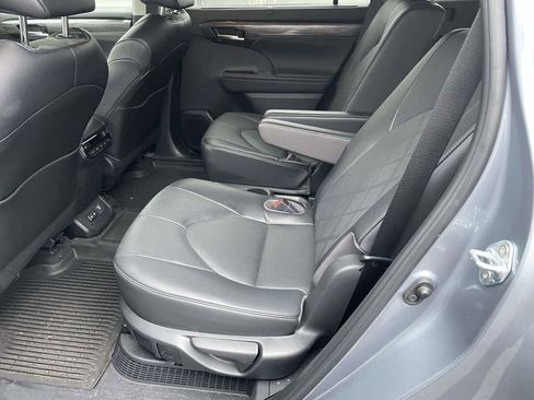 Used 2023 Toyota Highlander Platinum image 23