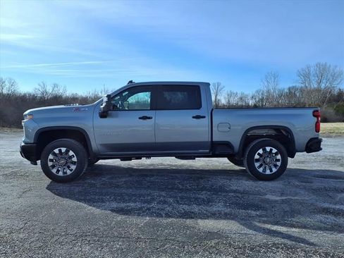 Used 2024 Chevrolet Silverado 2500 Custom w/ Custom Value Package image 32