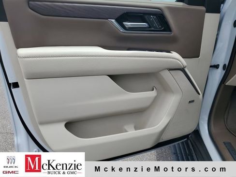 New 2026 GMC Yukon XL Denali w/ Denali Reserve Package AWD/4WD image 8