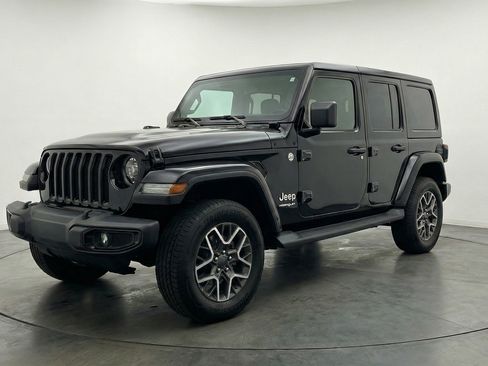 Used 2025 Jeep Wrangler Sahara image 3