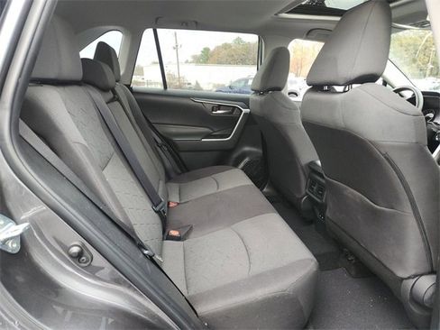 Used 2022 Toyota RAV4 XLE image 16